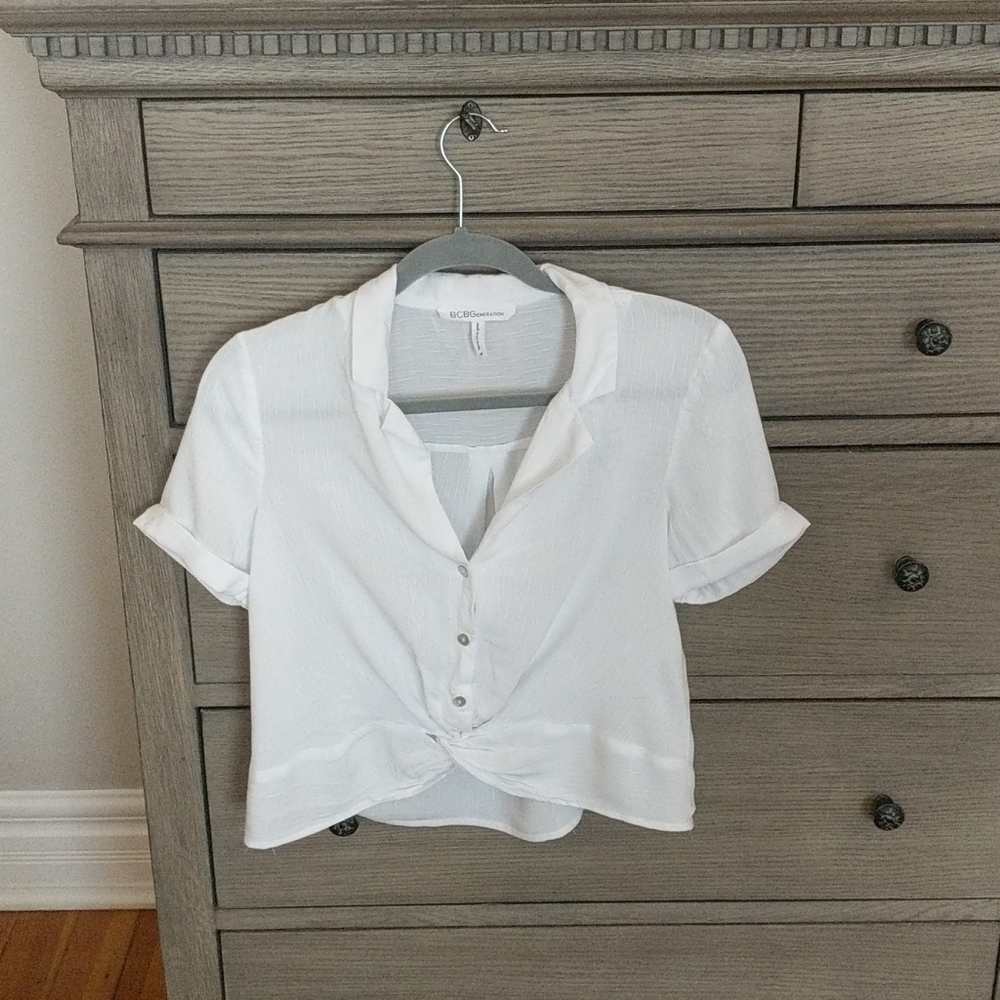 BCBGeneration White Button Up Tie Front Crop Top